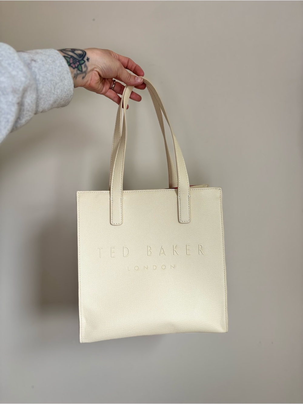 Ted Baker The Icon Tote In Ivory